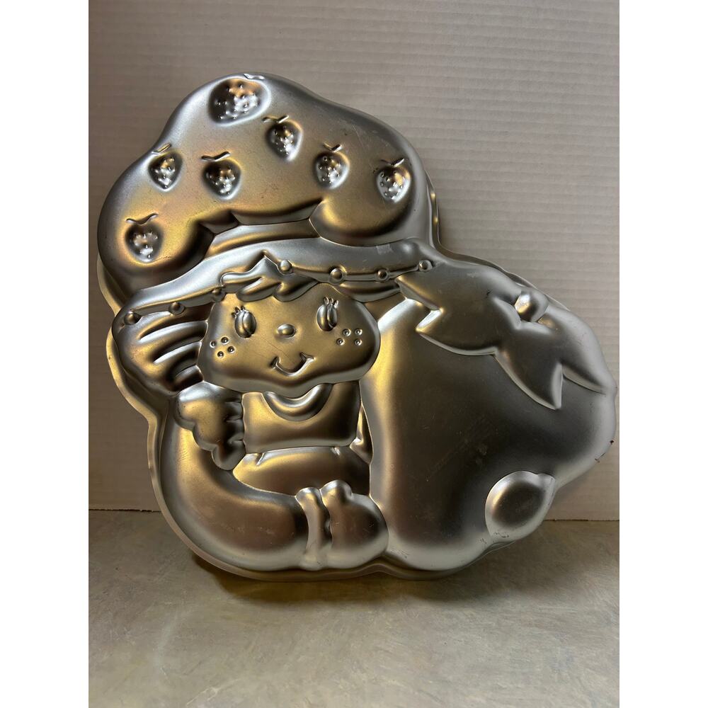 Vintage 1981‎ Wilton Strawberry Shortcake Character Aluminum Cake Pan #502-3835